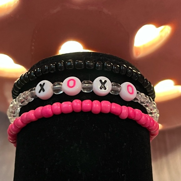 Jewelry - XOXO bracelet set🩷🖤🤍